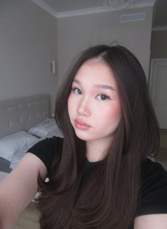 Nicolette - puta in Dubai Photo 8 of 9