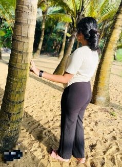 Nidhadi independent hot girl - escort in Colombo Photo 3 of 5