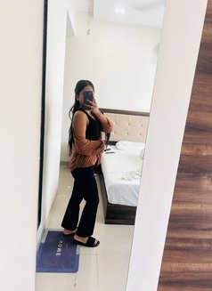 NIDHI ❣️Cam & real meet available ❣️ - puta in Bangalore Photo 1 of 2