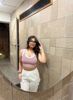 Nidhi - puta in Chennai Photo 1 of 1