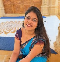 Nidhi - puta in Coimbatore