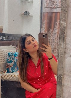 Nidhi - escort in Dubai Photo 1 of 2