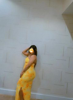 Nidhi - puta in Dubai Photo 1 of 5