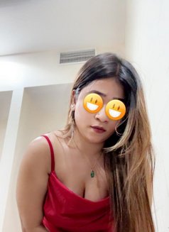 Nidhi - puta in Dubai Photo 4 of 5