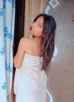 Nidhi - escort in New Delhi Photo 6 of 12