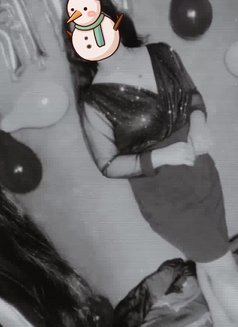 Nidhi - escort in Noida Photo 1 of 6