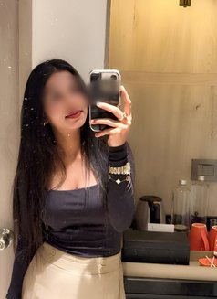 Nidhi Sharma - escort in Navi Mumbai Photo 1 of 5