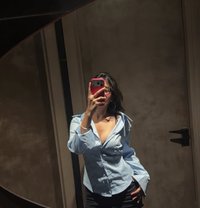 Nidhi Sharma - puta in Surat