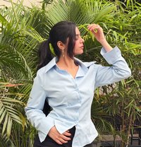 Nidhi Sharma - puta in Surat