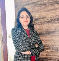 Nidhi Singh - puta in Gurgaon
