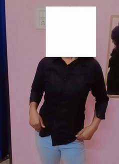 Nidhi Singh - puta in Lucknow Photo 2 of 4