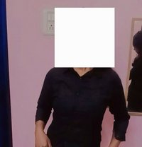 Nidhi Singh - puta in Lucknow