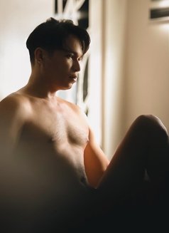 Naked Erotic and Relaxing Oil Massage - Male escort in Macao Photo 5 of 6