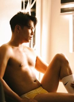 Naked Erotic and Relaxing Oil Massage - Male escort in Macao Photo 6 of 6