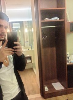 Darwin - Male escort in Jakarta Photo 1 of 4