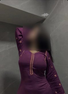 Niharika - escort in Mumbai Photo 4 of 5