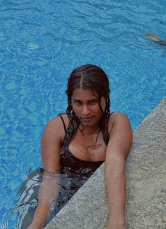 Niharika - Acompañantes transexual in Hyderabad Photo 2 of 4
