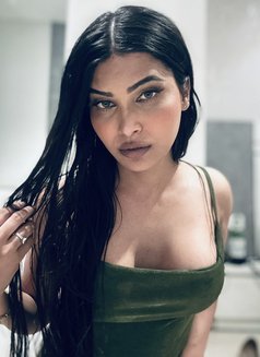Niharikaa - Transsexual escort in Mumbai Photo 8 of 13