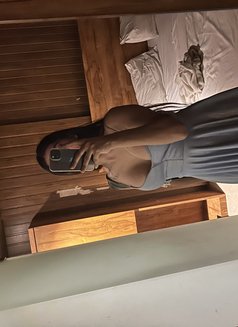 Niharikaa - Transsexual escort in Mumbai Photo 9 of 13
