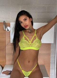 Niikol - puta in Al Manama Photo 1 of 3