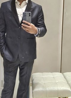 Nik - Male escort in Bangalore Photo 3 of 3