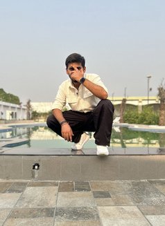 Nik - Acompañantes masculino in Kolkata Photo 1 of 2