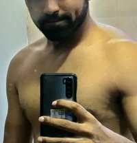 Nik - masseur in Mumbai
