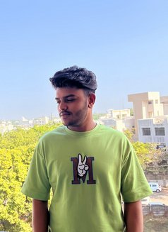 Nikhil Boricha - Acompañantes masculino in Rajkot Photo 2 of 2