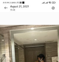 Nikhil S - Acompañantes masculino in Kathmandu