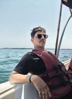 Nikhil1985 - Acompañantes masculino in Mumbai Photo 2 of 3