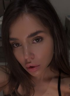 Niki - escort in Hong Kong Photo 2 of 5