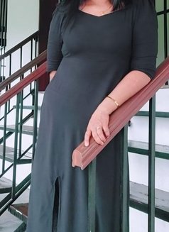 Niki - escort in Abu Dhabi Photo 1 of 2