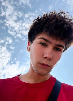 Nikita 19 First Time - Acompañantes masculino in Dubai Photo 4 of 12