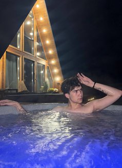 Nikita 19 First Time - Acompañantes masculino in Dubai Photo 10 of 12