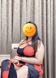 Nikita - puta in Dubai Photo 1 of 10