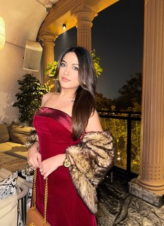 Nikita - puta in Dubai Photo 7 of 7