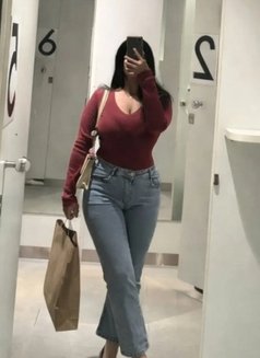 Nikita - puta in Mumbai Photo 2 of 5