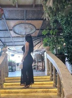 Nikita - puta in Mumbai Photo 3 of 5