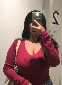 Nikita - puta in Mumbai Photo 4 of 5