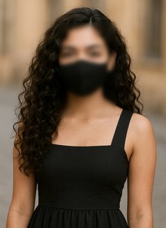 Nikita (High class) - puta in New Delhi Photo 2 of 3