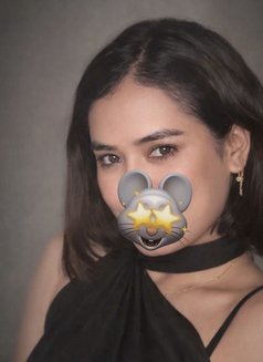 Nikita - puta in New Delhi Photo 2 of 3