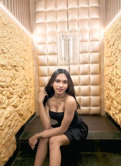 Nikita - Transsexual escort in Kolkata Photo 3 of 5