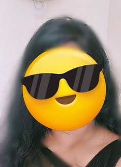 Nikitha - puta in Hyderabad Photo 2 of 4