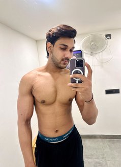 Nikk - Acompañantes masculino in New Delhi Photo 1 of 9