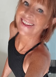 Nikki - puta in Peterborough Photo 8 of 8