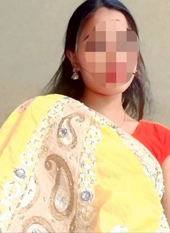 Nikki (Cam Session & Real Meet) - puta in Bangalore Photo 1 of 2