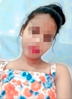 Nikki (Cam Session & Real Meet) - puta in Bangalore Photo 2 of 2