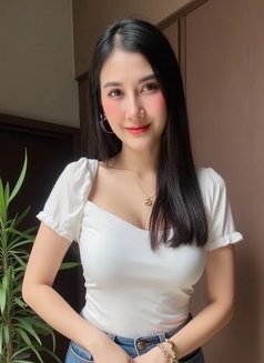 Nikki - masseuse in Bangkok Photo 1 of 5