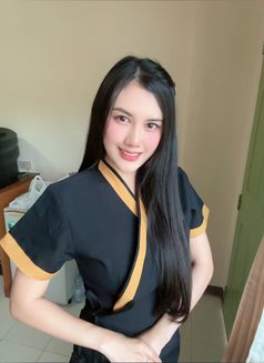 Nikki - masseuse in Bangkok Photo 4 of 5