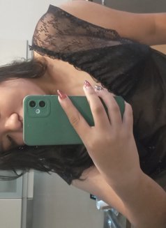 Nikki - puta in Manila Photo 2 of 4